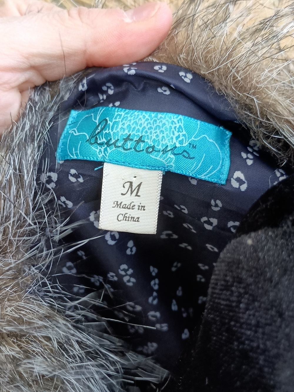 Buttons Gray Faux Fur Vest_M - Picture 4 of 6